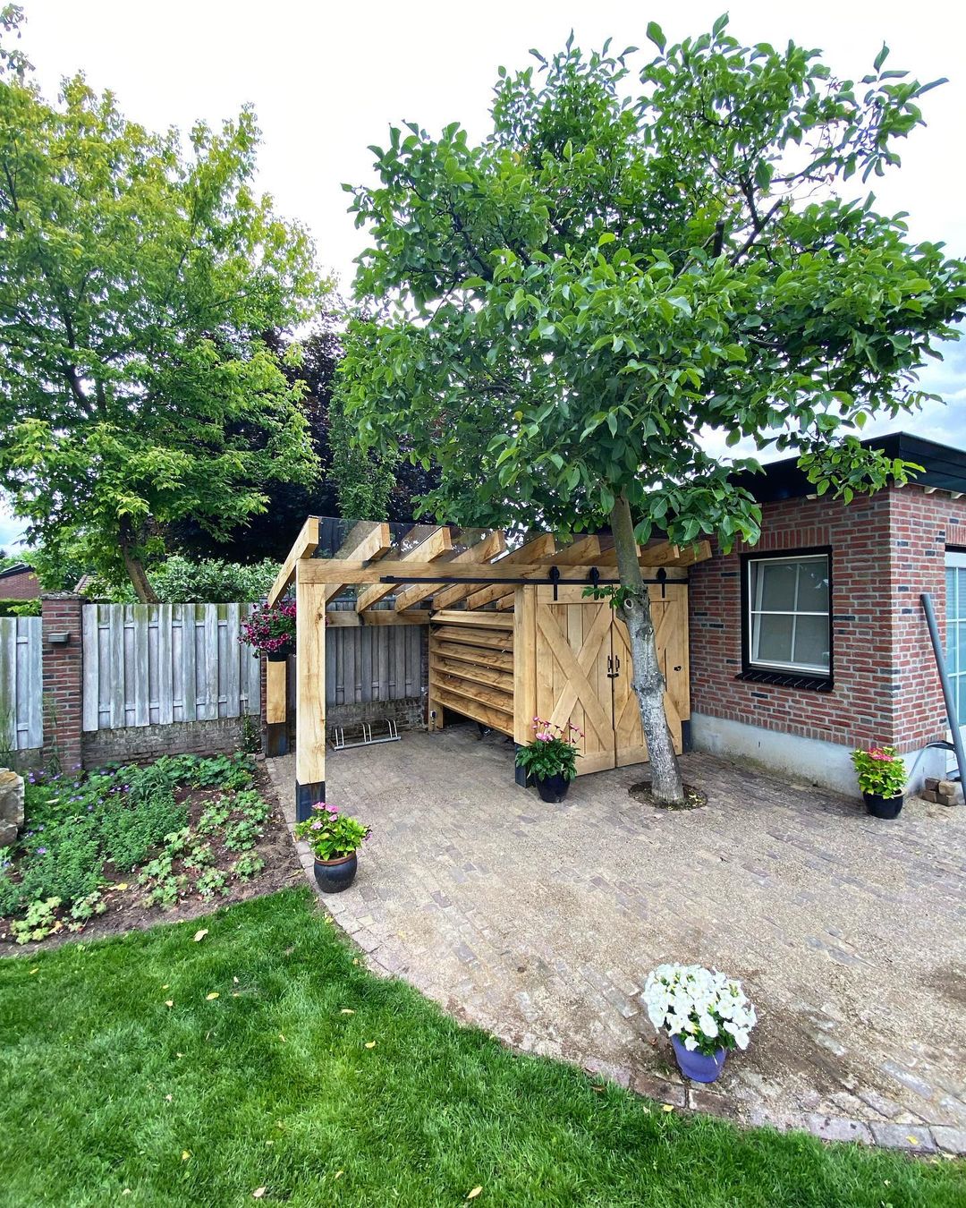 Eiken houten fietsenhok 1