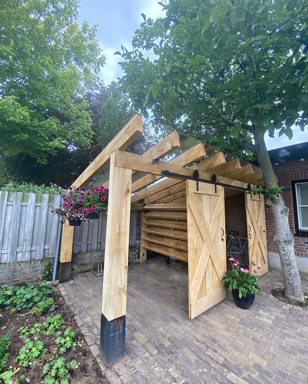 Eiken houten fietsenhok 1