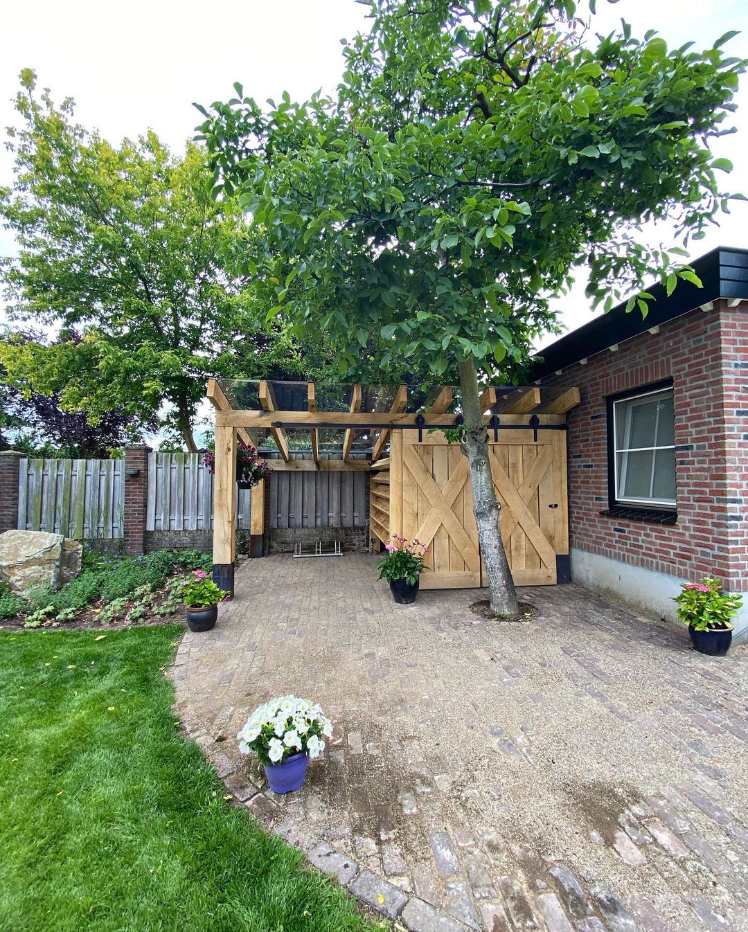 Eiken houten fietsenhok 1