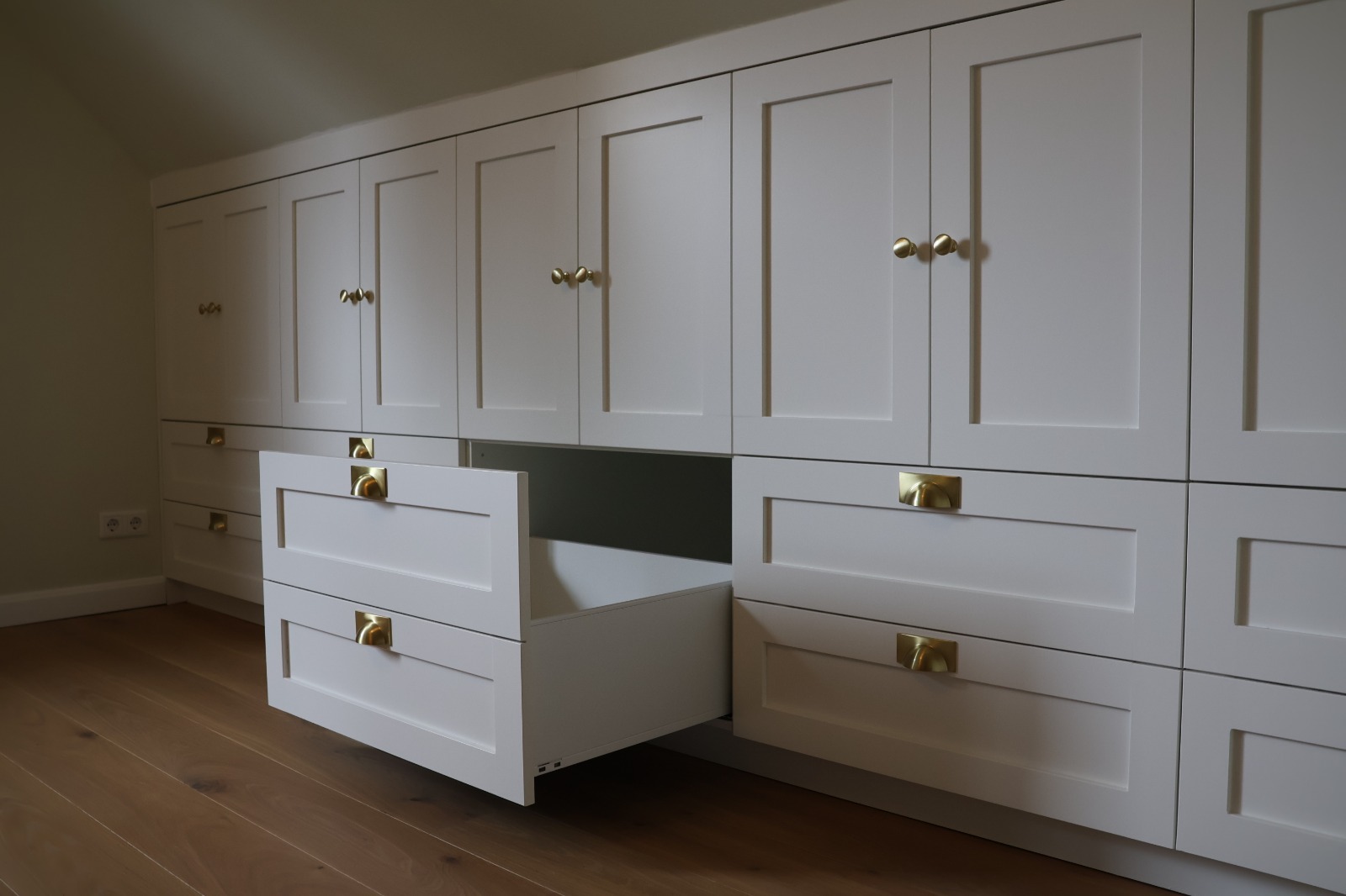 Maatwerkkast Onder Schuin Dak (1)